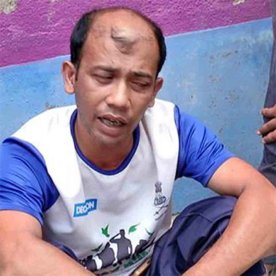 রবিবার সকালে স্বর্ণাভর বাবা। নিশ্চিন্তপুরে।