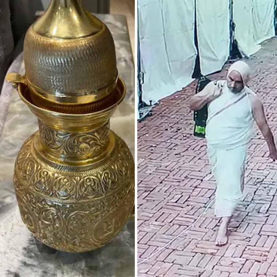 Man who stole golden kalash worth one crore during Red Fort event arrested from UP dgtl