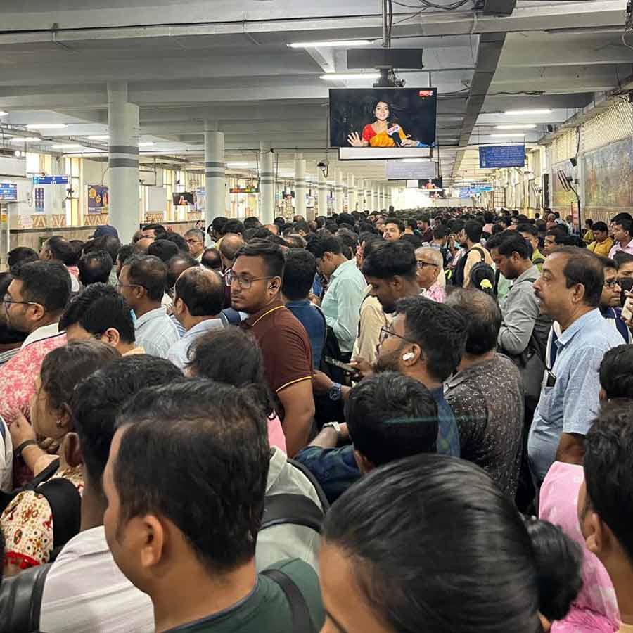 Metro service disrupted again in Monday in Kolkata dgtl