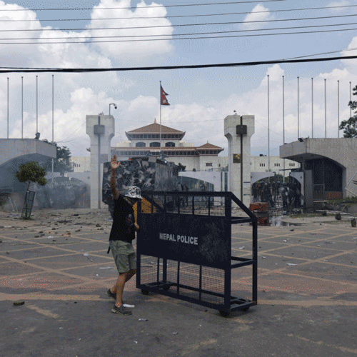 কাঠমান্ডুতে বিক্ষোভের খণ্ডচিত্র। 