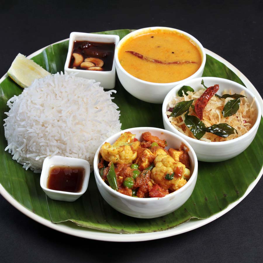 ভাত-রুটি না কি সব্জি, প্রথম পাতে কোনটি থাকে? অতিরিক্ত খাওয়ার প্রবণতা কমাবে খাবারের সঠিক ক্রম