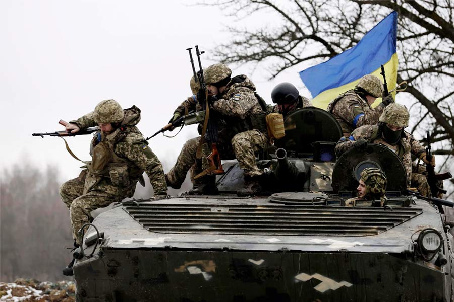 France and Britain wants to secure Ukraine with 10,000 troops, what America is thinking about coalition of the willing