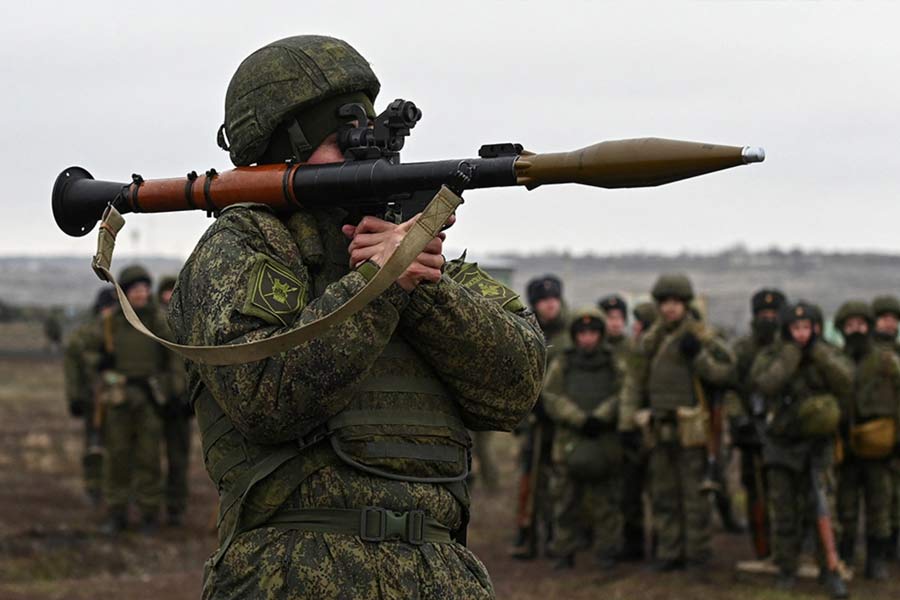 France and Britain wants to secure Ukraine with 10,000 troops, what America is thinking about coalition of the willing