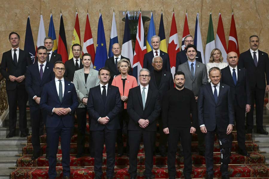 France and Britain wants to secure Ukraine with 10,000 troops, what America is thinking about coalition of the willing