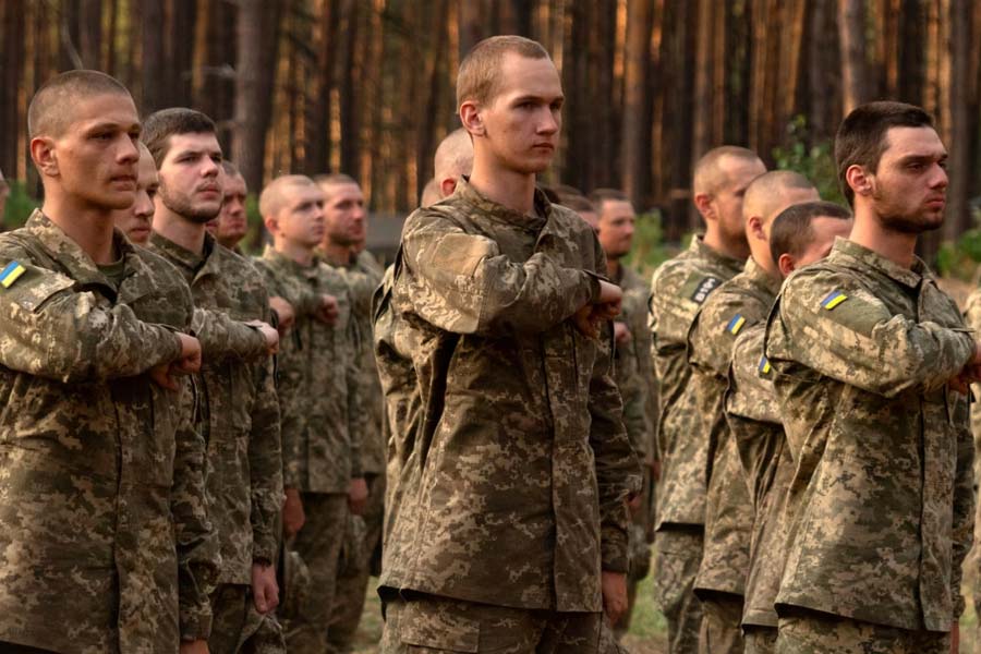 France and Britain wants to secure Ukraine with 10,000 troops, what America is thinking about coalition of the willing