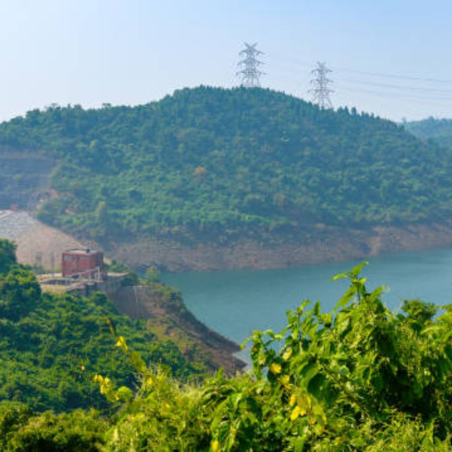 এই জায়গাগুলিতে গেলে আপনি শুধু ভিড় এড়াতে পারবেন না, বরং প্রকৃতির কাছাকাছি গিয়ে পুজোর এক নতুন রূপ আবিষ্কার করতে পারবেন।  (এই প্রতিবেদনটি ‘আনন্দ উৎসব’ ফিচারের একটি অংশ)।