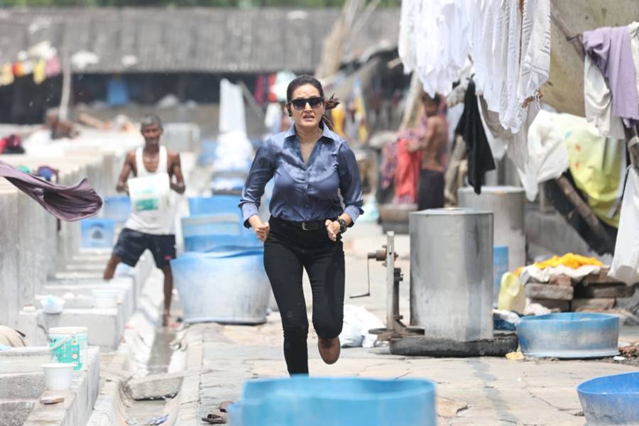 অ্যাকশন দৃশ্যে অনন্যা বন্দ্যোপাধ্যায়।