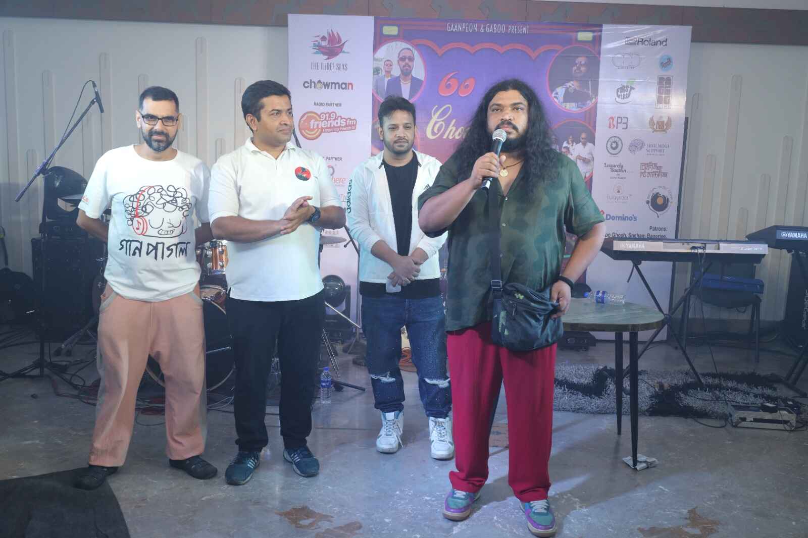 শহরের বুকে কিছু দিন আগে অনুষ্ঠিত হয়ে যাওয়া ৬ ব্যান্ডের ঝড় ‘ব্যান্ড স্টর্ম’-এর পর এদিনও যে শহরের বুকে গানের নতুন ঝড় উঠেছিল সেটা বলাই যায়। 