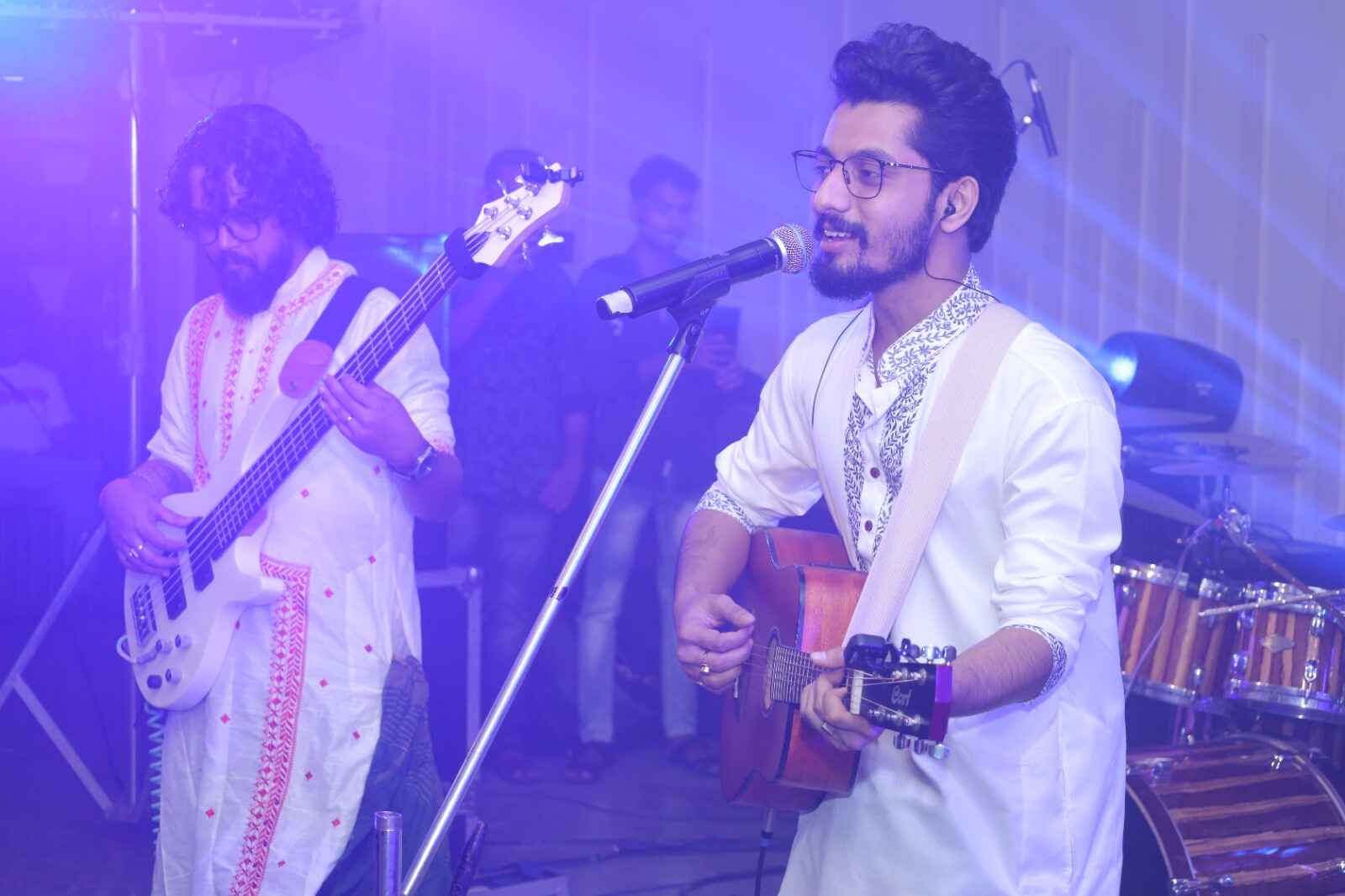 ‘গানপিওন’-এর তরফে এ দিন আনন্দবাজার ডট কমকে জানানো হয় শ্রোতাদের থেকে তাঁরা ভালই সাড়া পেয়েছেন।