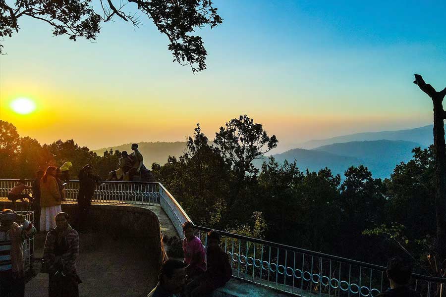 নেতারহাটে ম্যাগনোলিয়া ভিউপয়েন্ট। এখান থেকে দারুণ সূর্যাস্ত দেখা যায়।