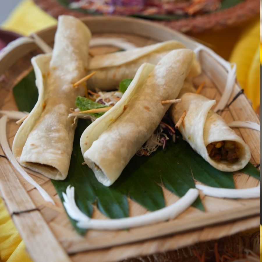 কেউ যদি পুজোর সময় এখানে এক রাত্তির থাকতে চান, সেই সুযোগও থাকবে। এর দাম শুরু হচ্ছে ৯৯৯৯ টাকা থেকে। কী কী থাকবে এই টাকায়? আলিশান ঘরে থাকার সঙ্গে অঞ্জলি দেওয়া এবং বিসর্জন দেখার সুযোগ। থাকবে পছন্দের প্যান্ডেল ঘুরে দেখা এবং মনের মতো ভূরিভোজ সারার সুযোগ। 