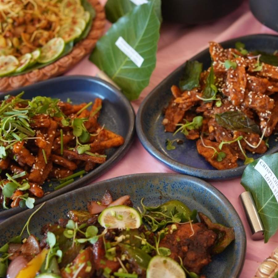 তা হলে আর কী? এ বার পুজোয় একদম অন্য রকমের অভিজ্ঞতা পেতে চাইলে, নতুন ধরনের স্মৃতি তৈরি করতে চাইলে আপনার গন্তব্য এটা হতে পারে। (এই প্রতিবেদনটি ‘আনন্দ উৎসব’ ফিচারের একটি অংশ।)