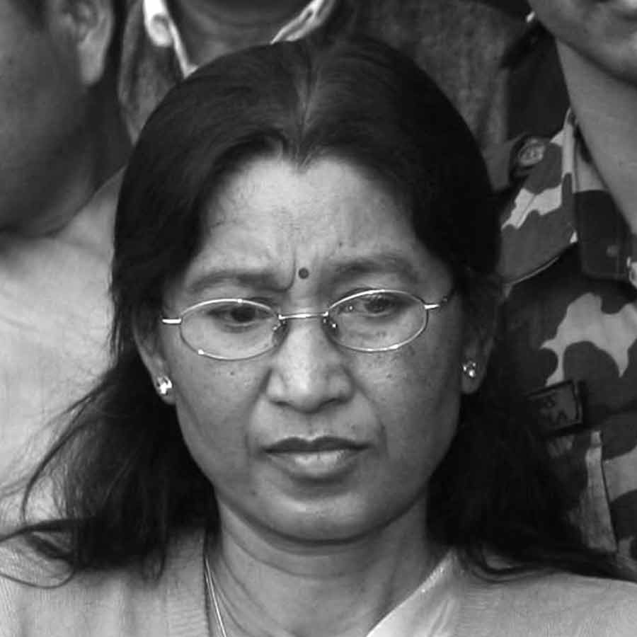 প্রাক্তন প্রধানমন্ত্রী ঝালানাথ খানালের স্ত্রী রাজ্যলক্ষ্মী চিত্রকর।