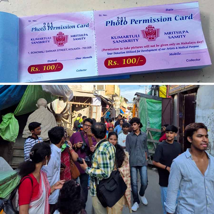 Kumortuli becomes a centre of attraction for photographers before Durga Puja