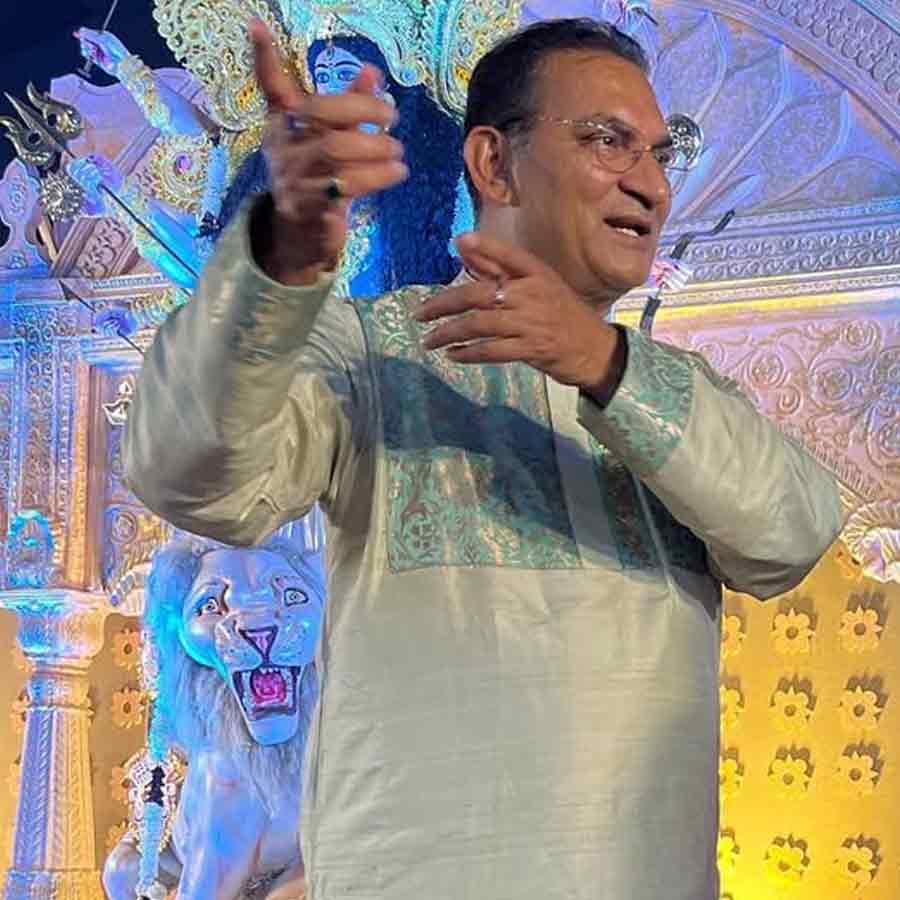 পুজোর তদারকিতে অভিজিৎ।