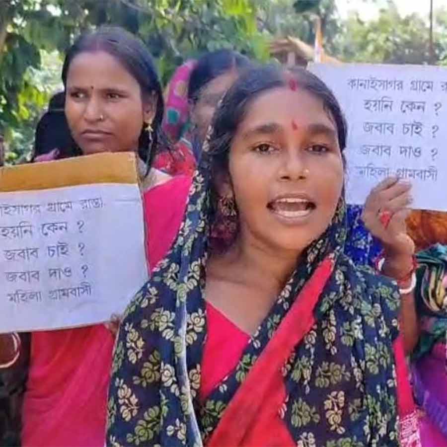 BDO and Panchayat Pradhan detained by villagers in Amader Para Amader Samadhan campaign dgtld