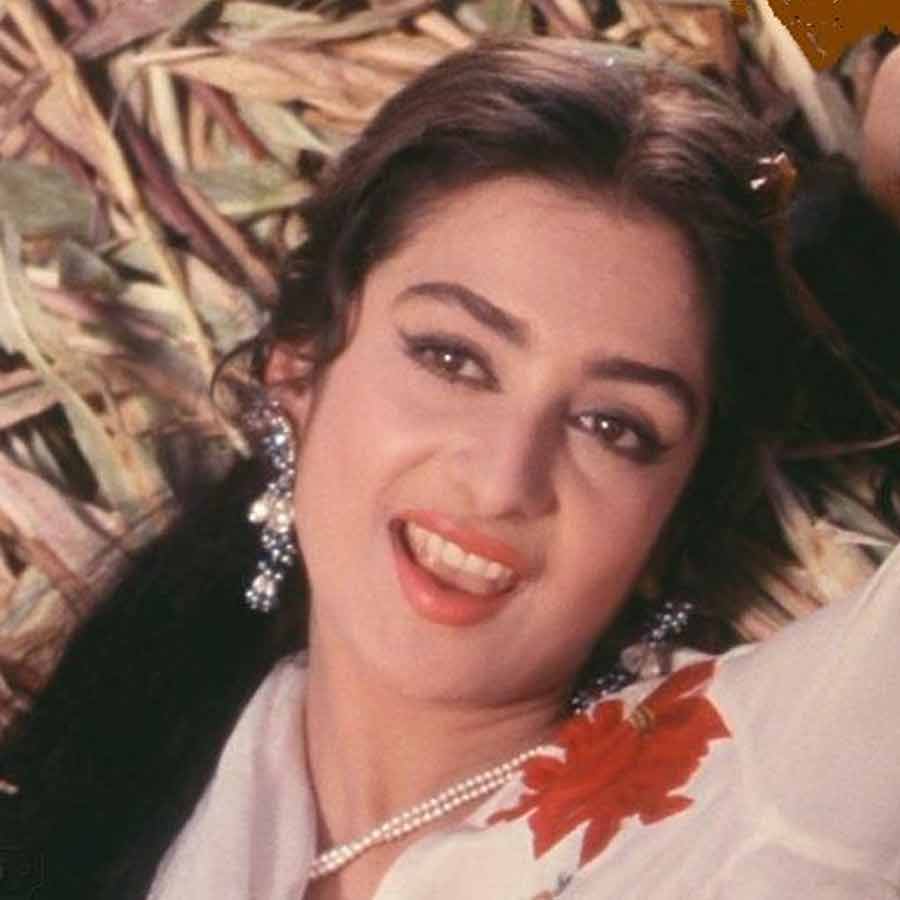 সায়রার চোখের দিকে তাকিয়ে সঞ্জয় নাকি আধো আধো ভাবে বলেছিলেন, ‘‘আমি সায়রা বানোকে বিয়ে করতে চাই।’’ সঞ্জয় এতই ছোট ছিলেন যে, স্পষ্ট ভাবে সায়রার নামটুকুও উচ্চারণ করতে পারেননি।