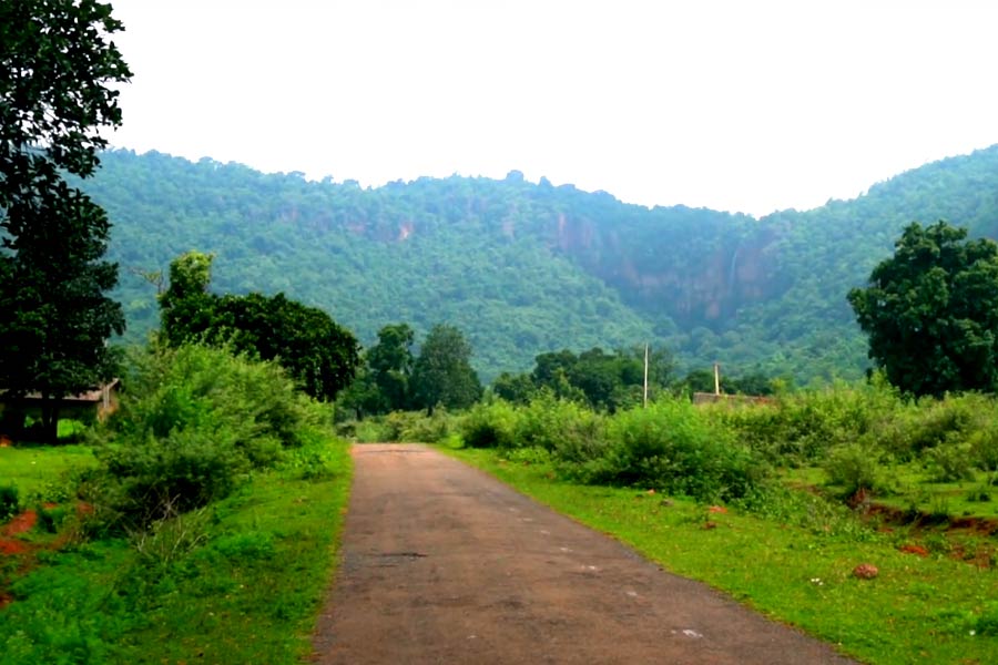 কেওনঝরে পথের শোভাই মন ভরাবে।