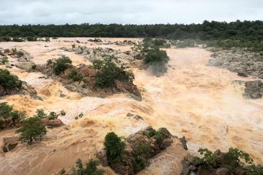 পুজোর সময়  এতটা জল অবশ্য থাকবে না। ভীমকুণ্ডের বর্ষার রূপ।