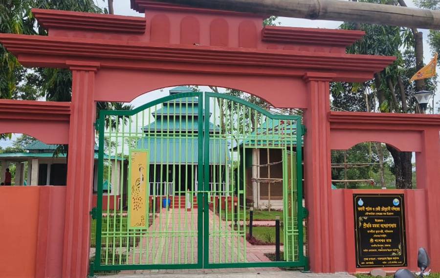 নতুন সাজে দেবী চৌধুরাণী মন্দির।