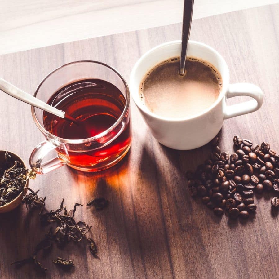 ৫.অতিরিক্ত চা–কফি এড়িয়ে চলুন – এগুলো শরীর ডিহাইড্রেট করে দেয়।