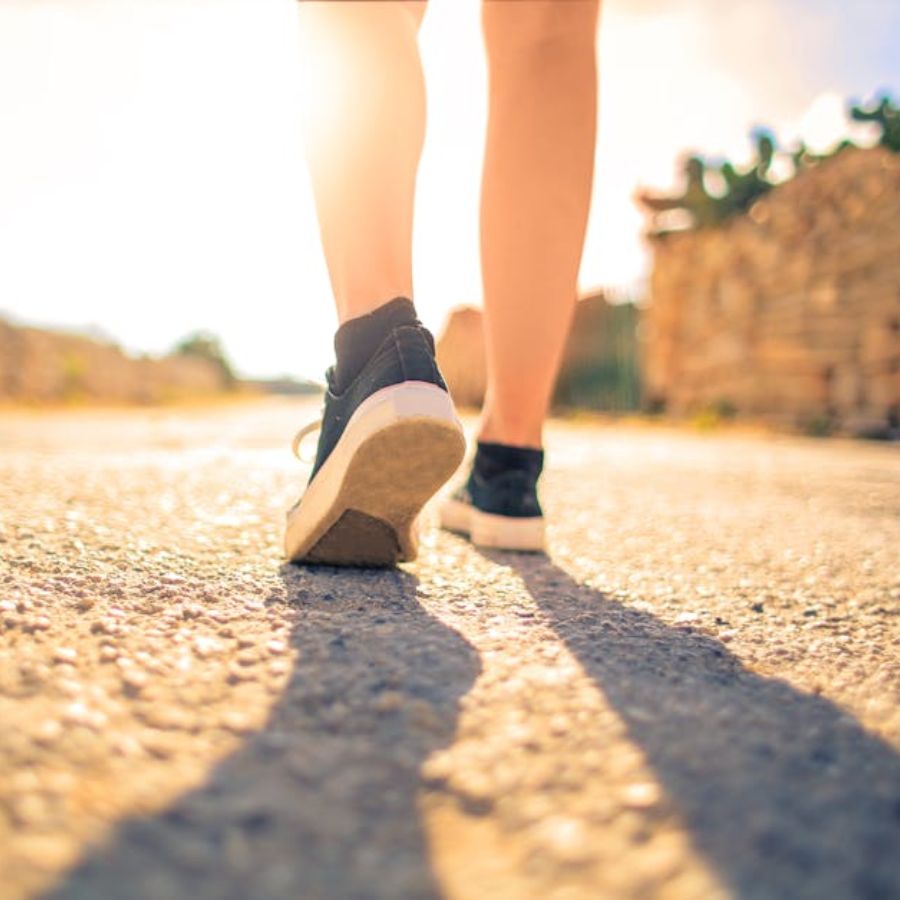 ৬.ব্যায়াম/হালকা হাঁটা – প্রতিদিন অন্তত ২০–৩০ মিনিট হাঁটলে হজম ভাল হয়।