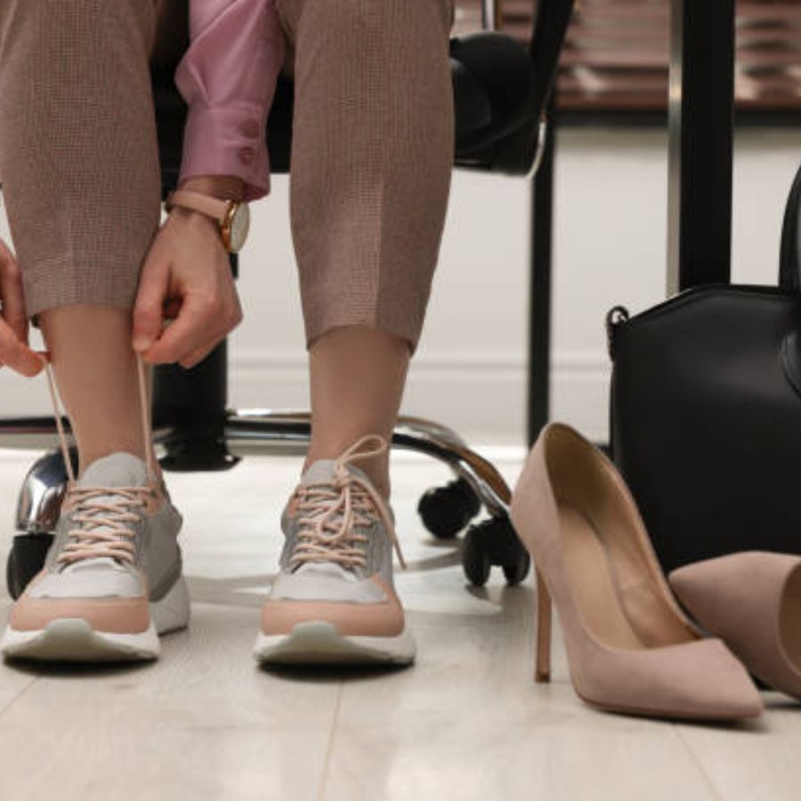 How to Handle Torn Shoes While Walking in Durga Puja Crowds dgtl