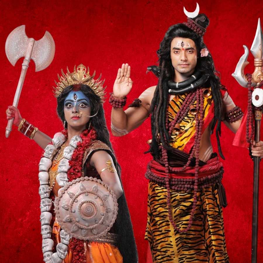 এ বার জ়ি বাংলার পর্দাতেও মহালয়ার সকালে, ২১ সেপ্টেম্বর ‘জাগো মা জাগো দুর্গা’ সম্প্রচারিত হবে। কাকে কোন রূপে দেখা যাবে এ দিন প্রকাশ্যে এল। 