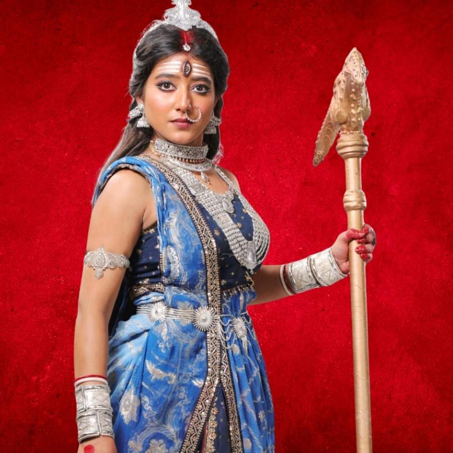 দেবী কৌশিকীর ভূমিকায় পর্দায় দেখা মিলবে আরাত্রিকা মাইতির। 