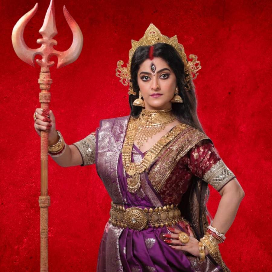 দুর্গা হিসেবে এবার এই চ্যানেলে দেখা যাবে শ্বেতা ভট্টাচার্যকে। সদ্যই তাঁর ধারাবাহিক ‘কোন গোপনে মন ভেসেছে’ শেষ হয়েছে। 