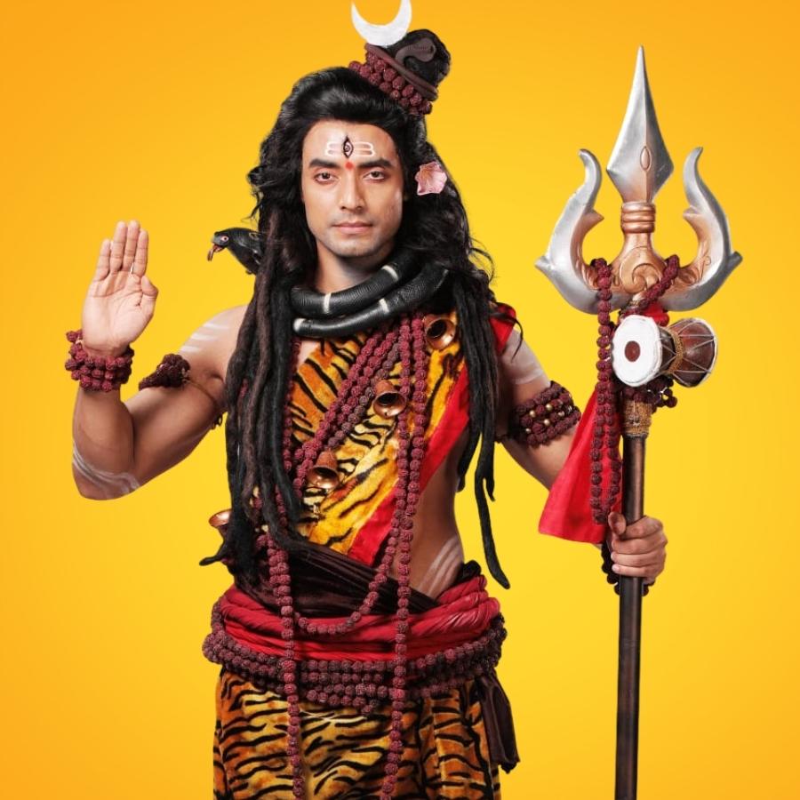 এই একই ধারাবাহিকের ‘অনিকেত’ অর্থাৎ রণজয় বিষ্ণুকে দেখা যাবে শিব রূপে। 