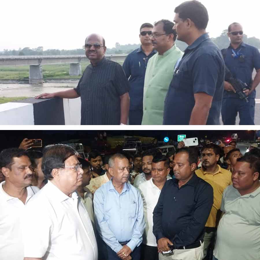 Governor CV Anand Bose and TMC leaders and ministers visited the Panitanki border amid Nepal crisis