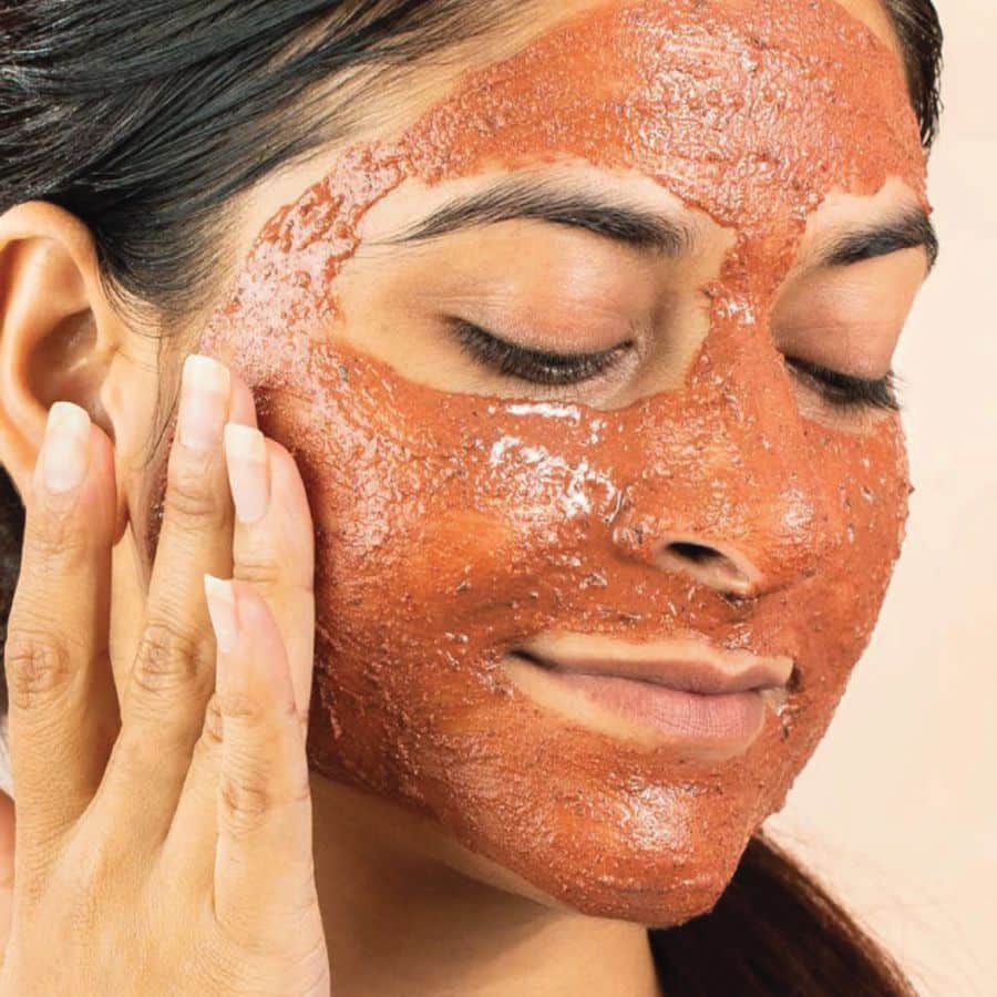 লাল চন্দনও কাজ করে ক্লে মাস্কের। পিগমেন্টেশনের সমস্যায় ভুগছেন? এ ক্ষেত্রে সমাধান মিলবে এতেই। ( এই প্রতিবেদনটি ‘আনন্দ উৎসব’ ফিচারের একটি অংশ। )   