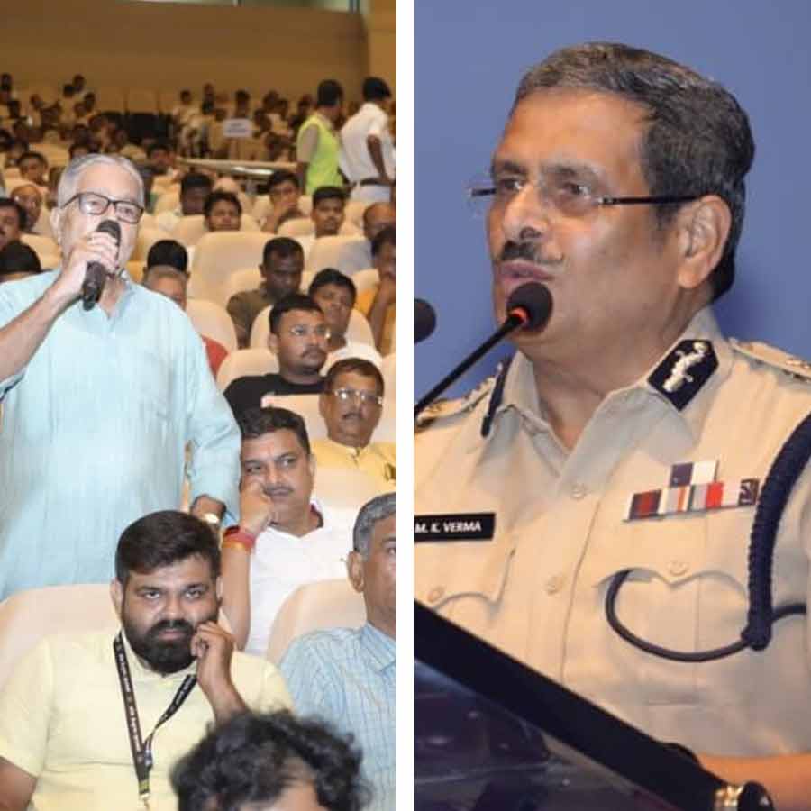 পুজোয় নিরাপত্তা আটঁসাঁট, আগে থেকে চিহ্নিত করা হবে দুষ্কৃতীদের? কমিটিগুলির সঙ্গে বৈঠকে কী বলল পুলিশ?