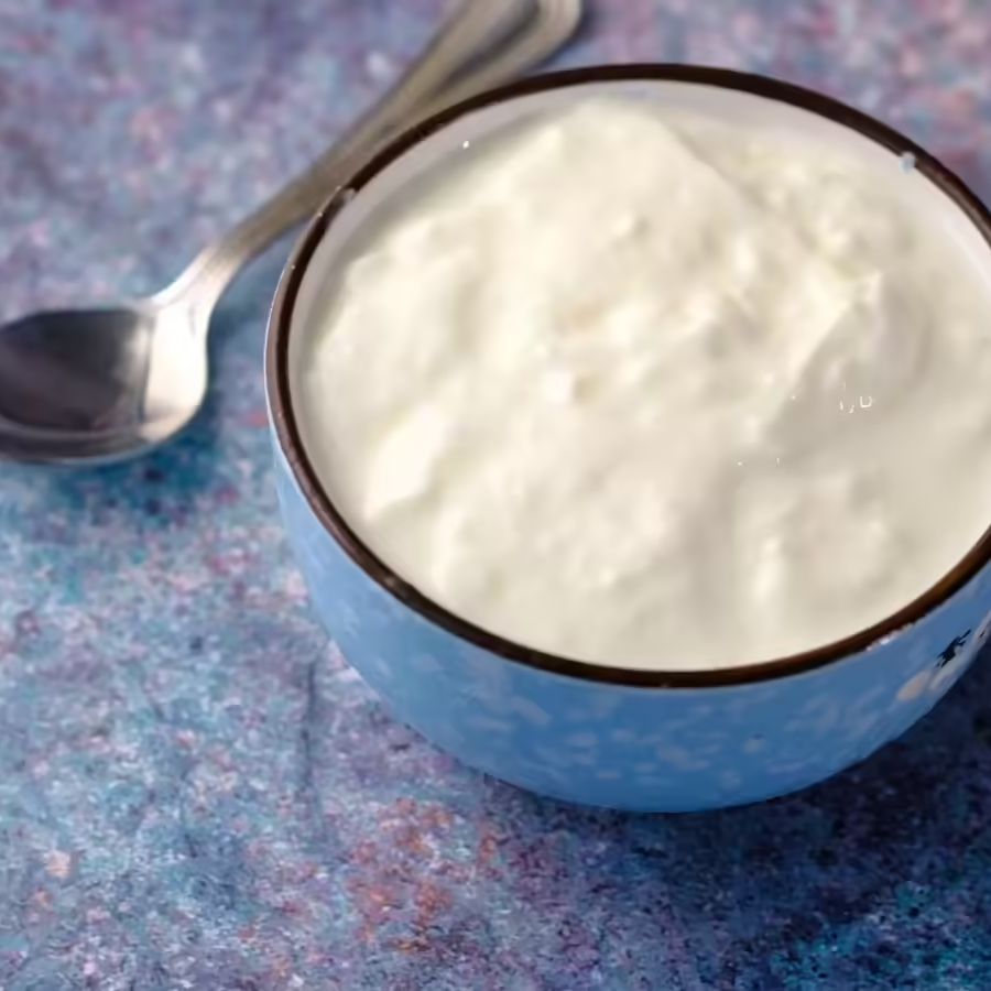 ১১. যাঁরা মশলা কম পছন্দ করেন, তাঁরা দই বেশি দিতে পারেন। আবার তীব্র ঝালের জন্য কাঁচা লঙ্কা বাড়িয়ে দিলেই হল।