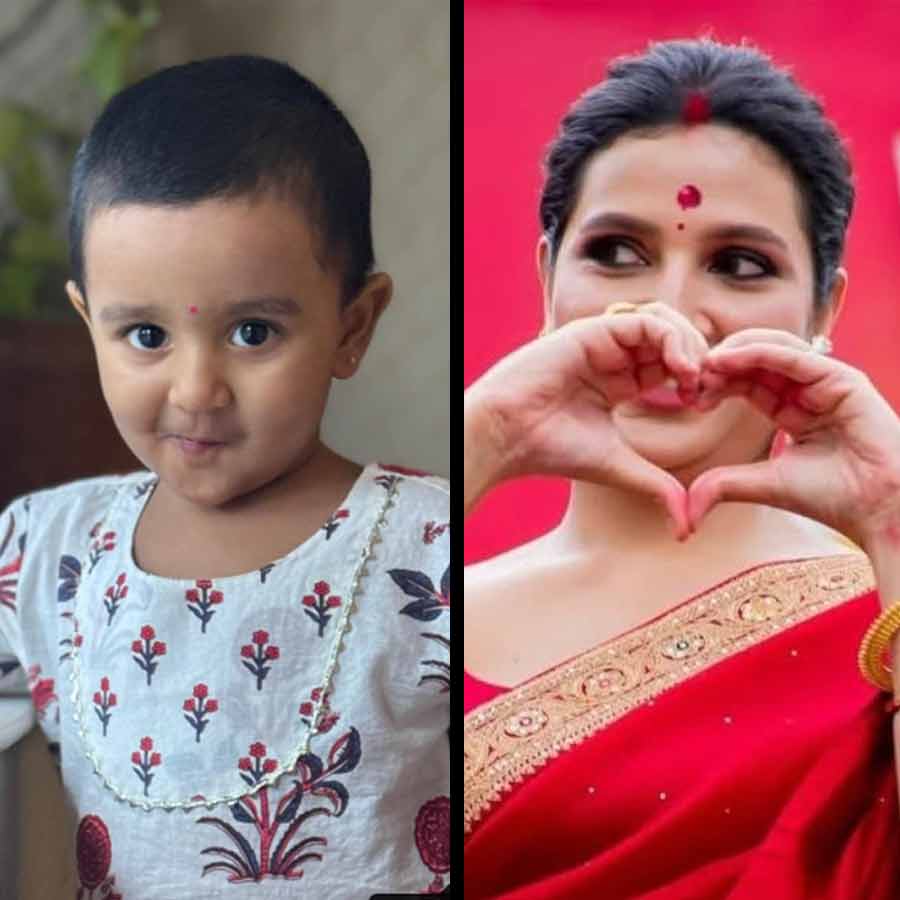 Actress Subhashree Ganguly shares a cute video with daughter Yalini