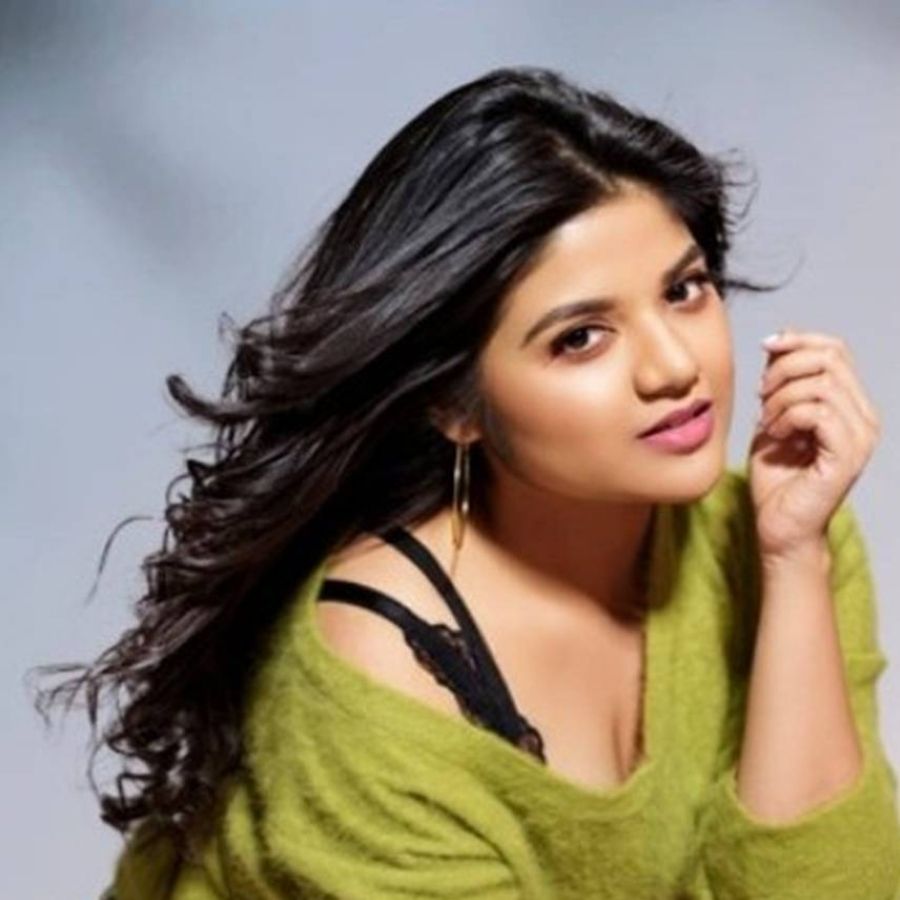 এই তালিকায় প্রথমেই যাঁর নাম থাকবে তিনি হলেন ‘বাহামণি’ ওরফে রণিতা দাশ। তিনি ‘ও মোর দরদিয়া’ ধারাবাহিকের হাত ধরে স্টার জলসার পর্দায় প্রত্যাবর্তন করতে চলেছেন। 