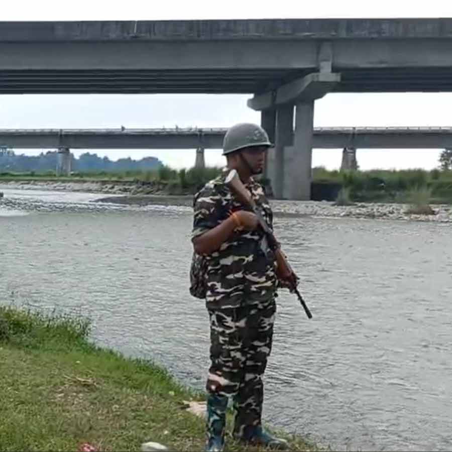 বৃহস্পতিবার পানিট্যাঙ্কি সীমান্তে পাহারায় এসএসবি। 