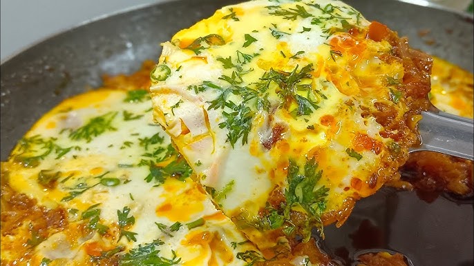 পরিবেশনের জন্য প্রস্তুতি: ডিম পুরোপুরি সেদ্ধ হয়ে গেলে উপরে 'এল্লিপায়া করম' ছড়িয়ে দিন। যদি পছন্দ করেন, তা হলে হালকা করে সব উপকরণ মিশিয়ে নিতে পারেন। সবশেষে নুন এবং কুচি করা ধনে পাতা ছড়িয়ে দিন।