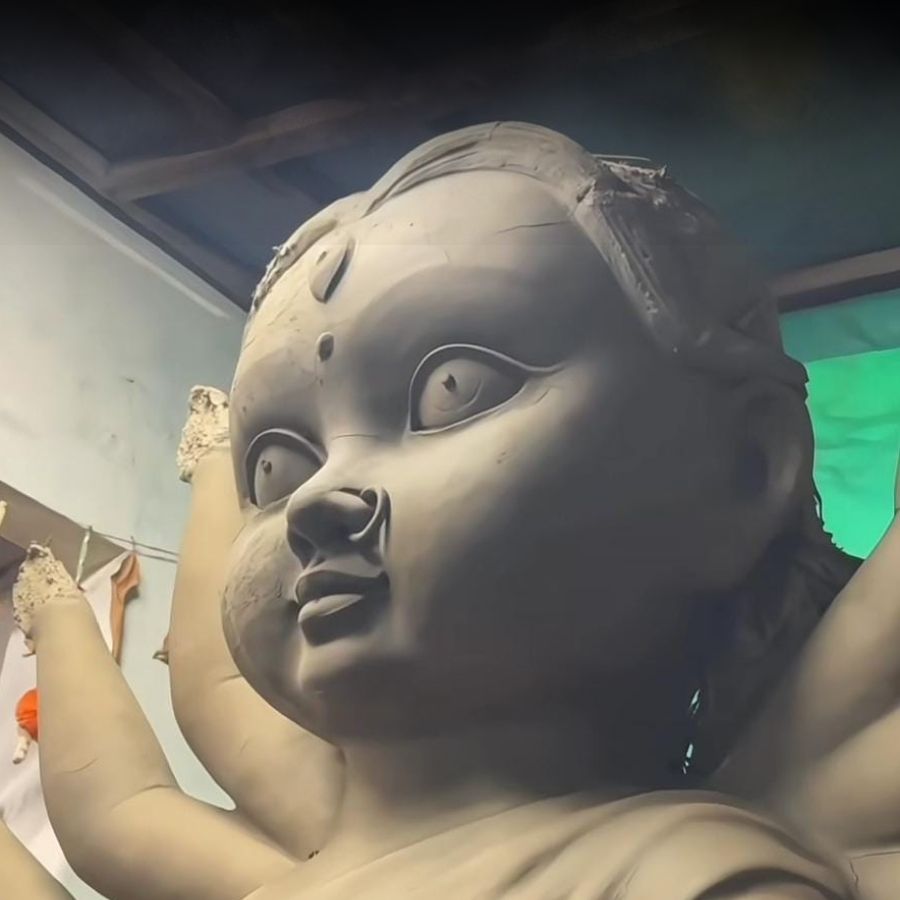 Kumartuli artisans craft cute Durga idols for Durga Puja 2025 dgtl