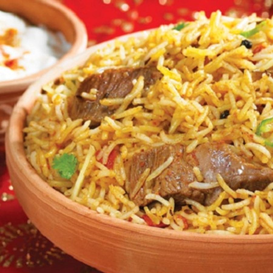 কেবল বিরিয়ানি কেন, যে কোনও মোঘলাই খানার সেরা ঠিকানা ঠিকানা ‘ঔধ ১৫৯০’। এখানেও এক প্লেট বিরিয়ানির দাম পড়ে যাবে ৩৫০ টাকা মতো। 