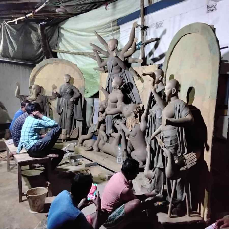 Local people in Aushgram worship man before durga pujo dgtld