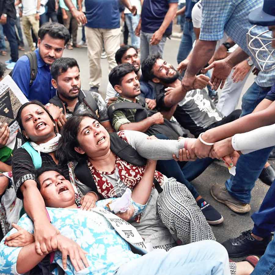 Rukus at TET Teachers Bidhan Sabha movement
