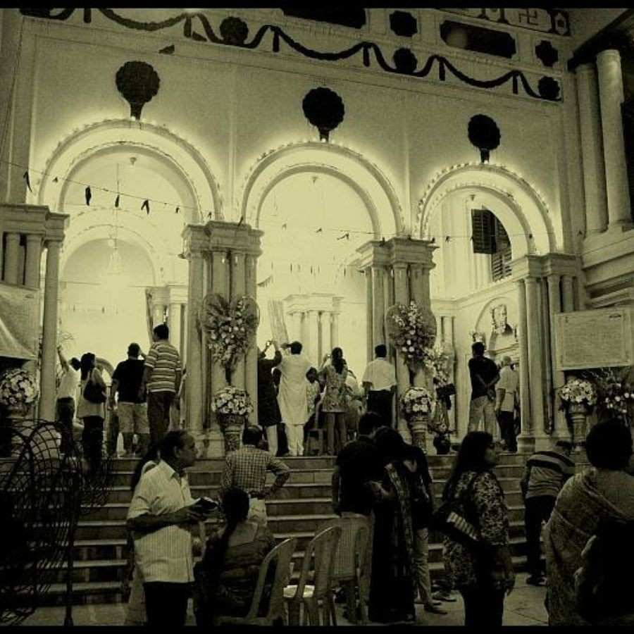 Gift Options for Overseas Friends And Relatives During Durga Puja dgtl