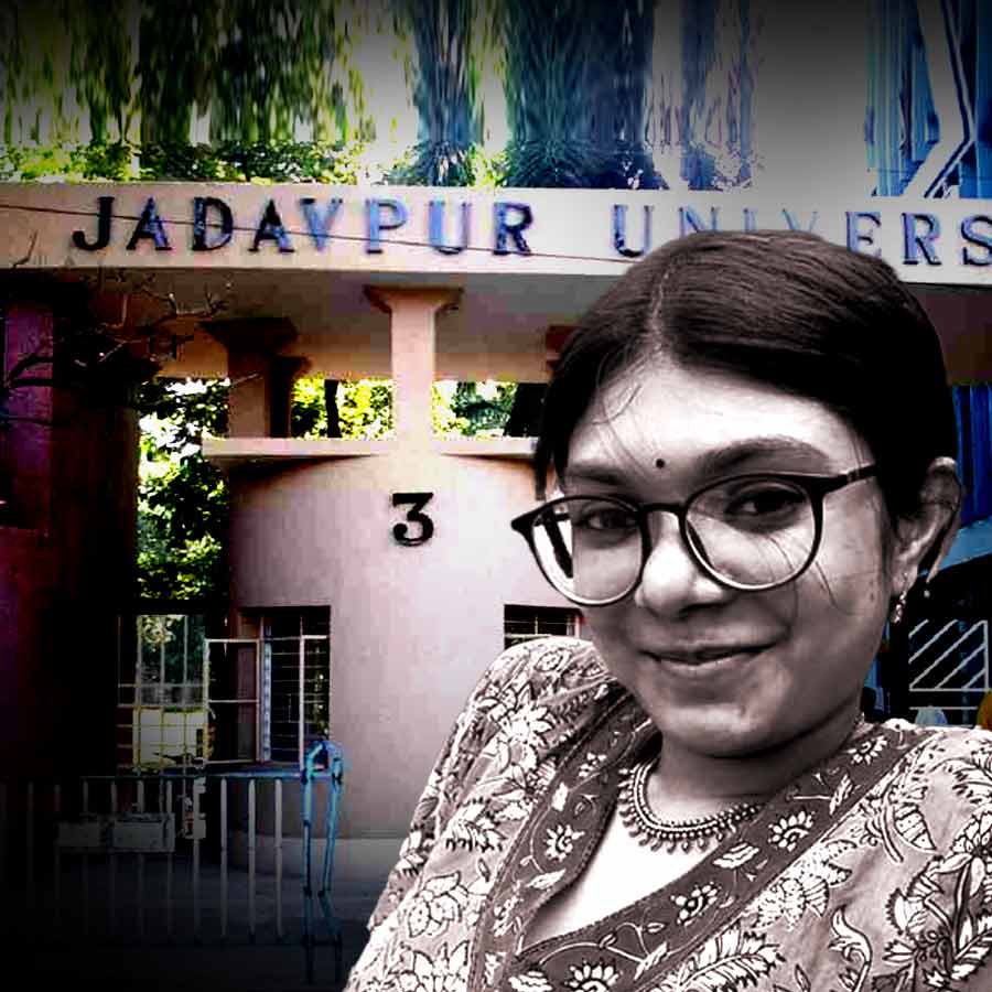 What was revealed in the initial autopsy report on the death of the Jadavpur student