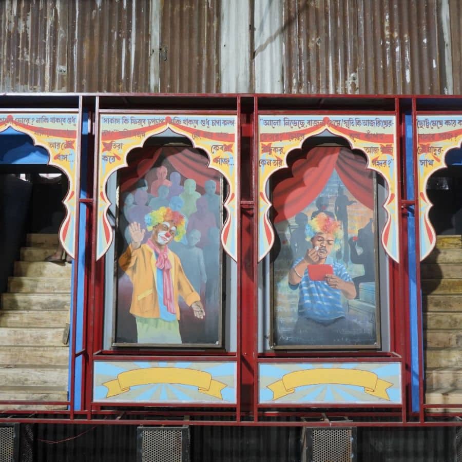 বড়িশা ক্লাবের এই বছরের থিম ‘শূন্য পৃথিবী’। তবে কাদের? জোকারদের। 