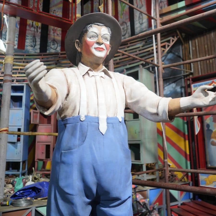 স্বরাজ আরও জানান তাঁরা তাঁদের থিমের মাধ্যমে বাংলার সার্কাসের ইতিহাসকে এখানে দেখানোর চেষ্টা করছেন। 