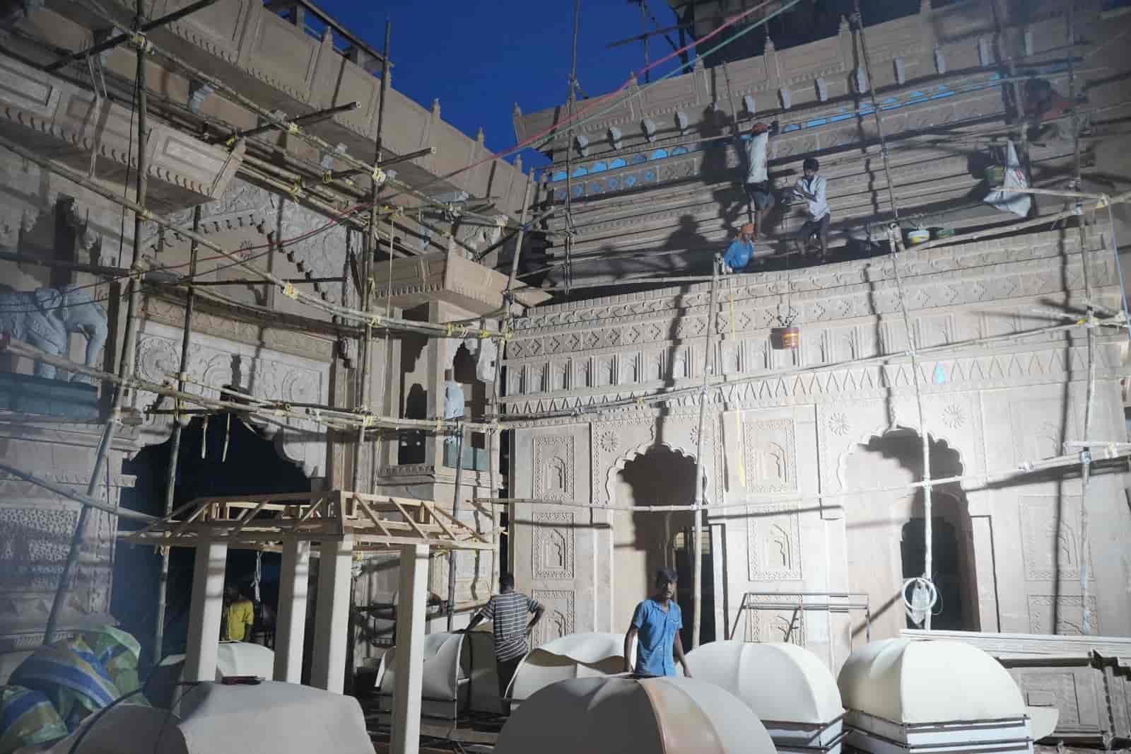 রণ বন্দ্যোপাধ্যায় জানান, একটা সময় সেই পরিবার এখান থেকে নিশ্চিহ্ন হয়ে যায়, কিন্তু এই মন্দির এবং সেখানে দেবীর আরাধনা চলতে থাকে।