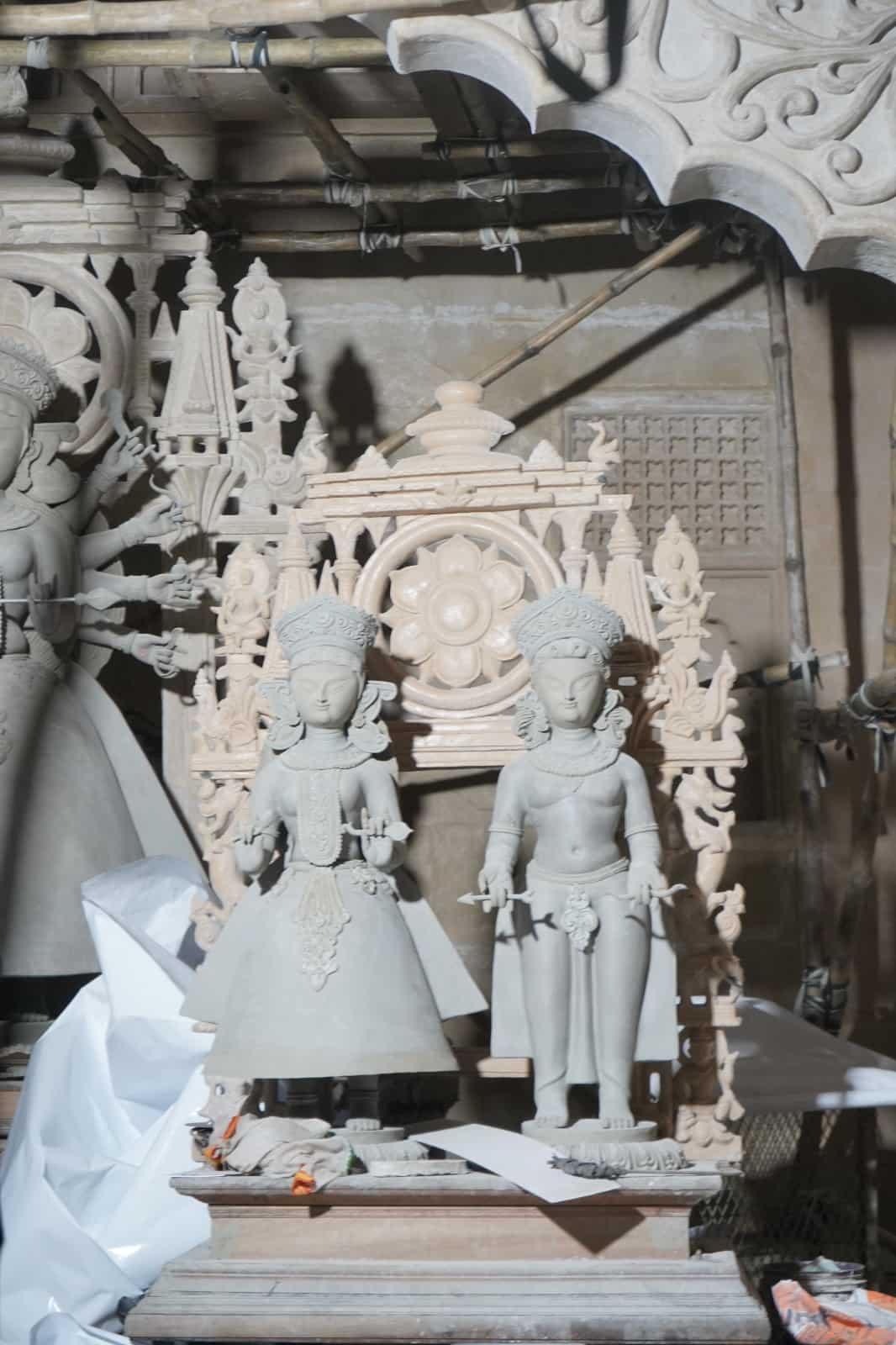 জানা গিয়েছে এ বার বেহালা নূতন দলের অন্যতম চমক হল লাইভ পারফরমেন্স। ফলে দর্শনার্থীরা এসে এখানে দেবী দর্শনের পাশাপাশি অনুষ্ঠানও দেখতে পারবেন। 