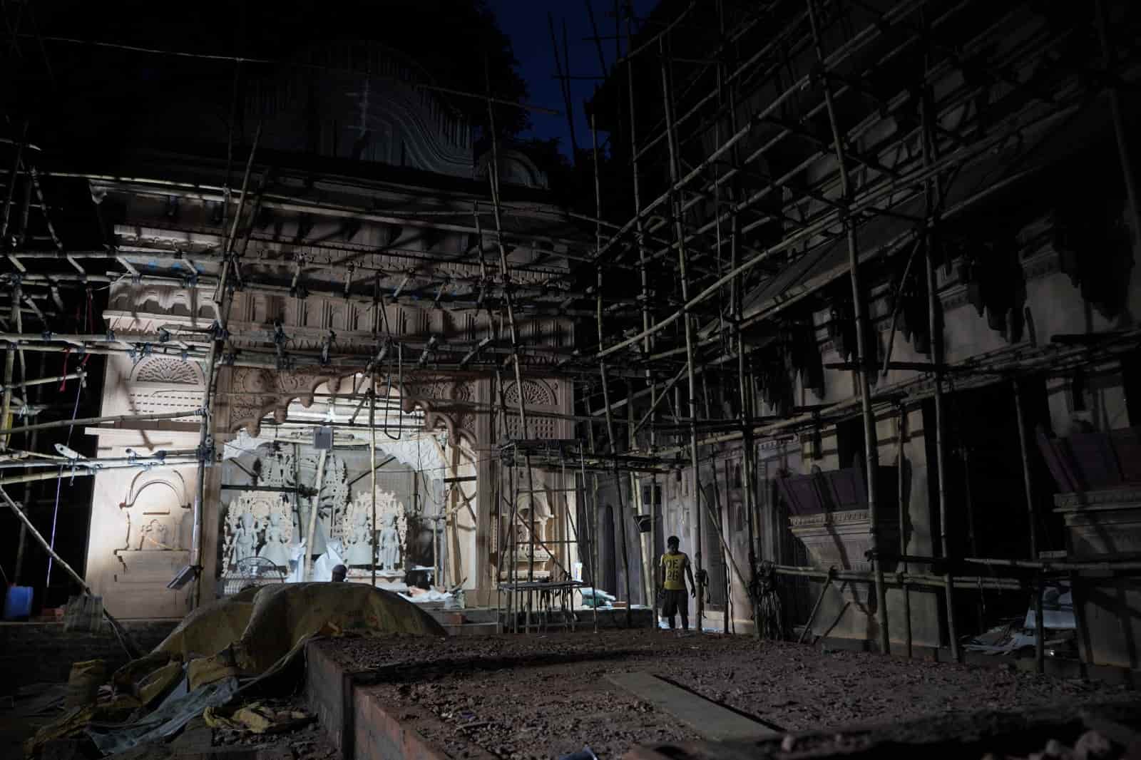 তা হলে আর কী, এ বার দক্ষিণ কলকাতা এলে এখানে কিন্তু একবার ঢুঁ মেরে যেতেই পারেন। (এই প্রতিবেদনটি ‘আনন্দ উৎসব’ ফিচারের একটি অংশ)। 